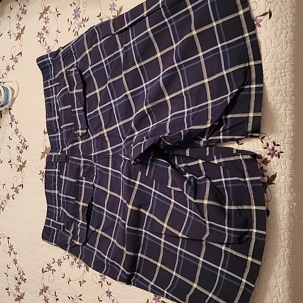 Shorts - Picture 2 of 3